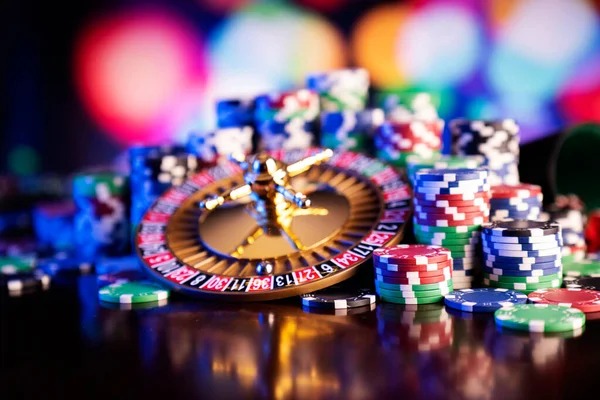 spin 805 live roulette table with betting layout and dealer interface